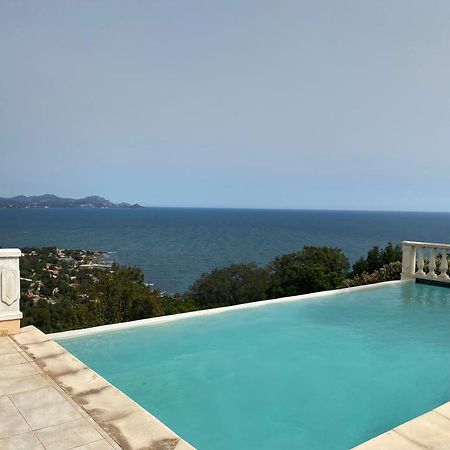 Villa Goonie Ле Исамбр Екстериор снимка