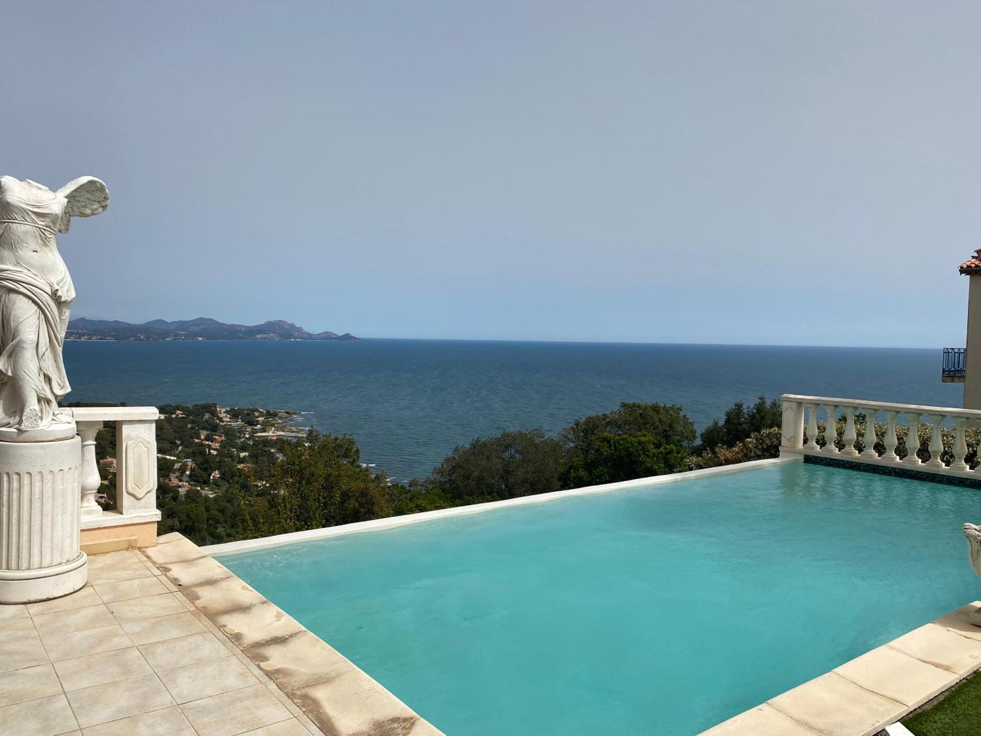 Villa Goonie Ле Исамбр Екстериор снимка