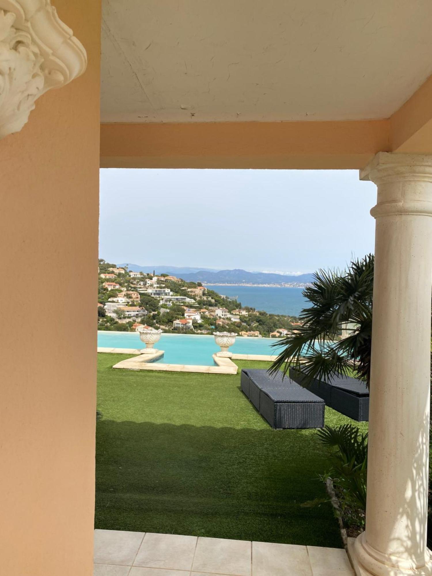 Villa Goonie Ле Исамбр Екстериор снимка