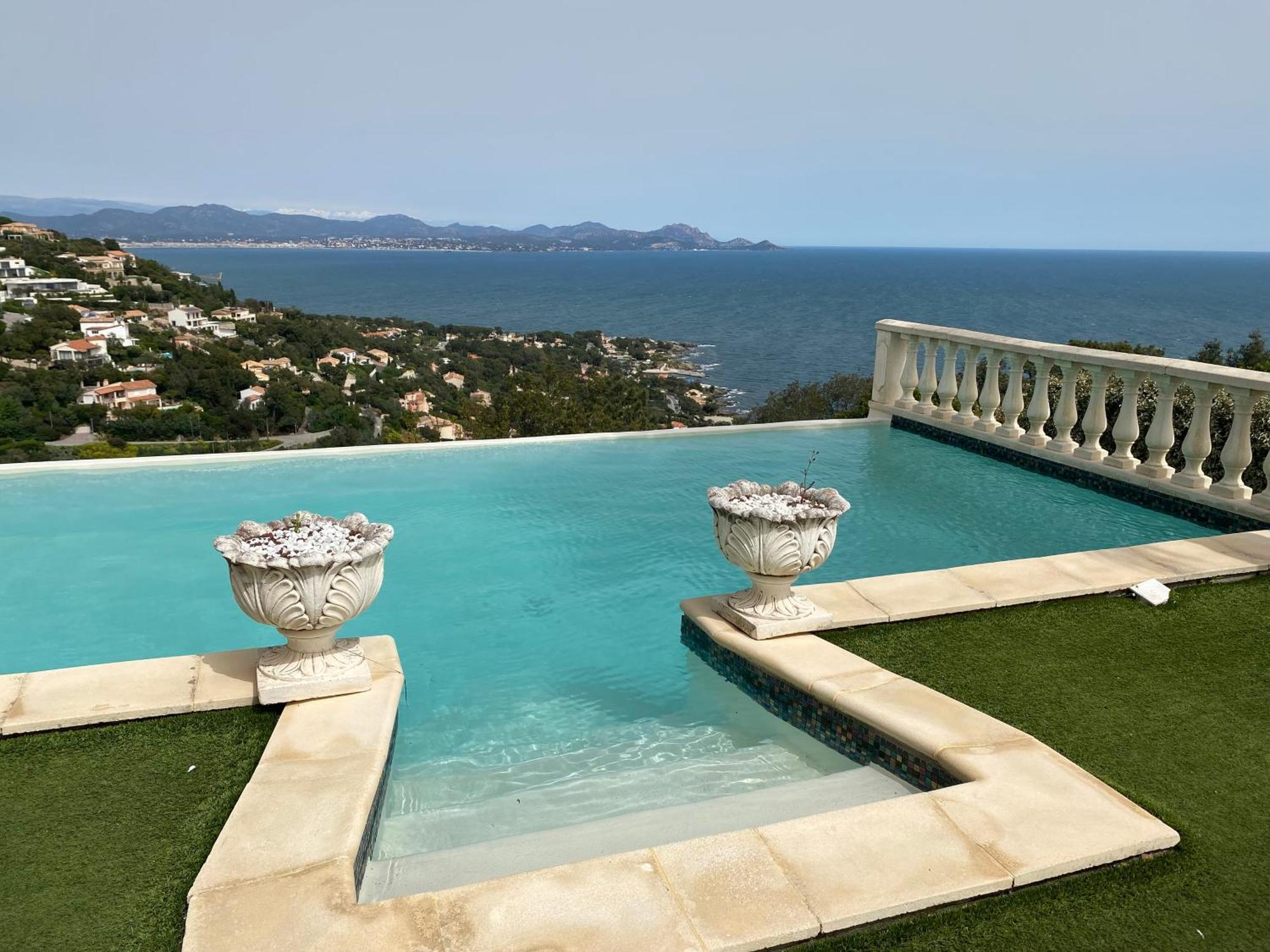 Villa Goonie Ле Исамбр Екстериор снимка