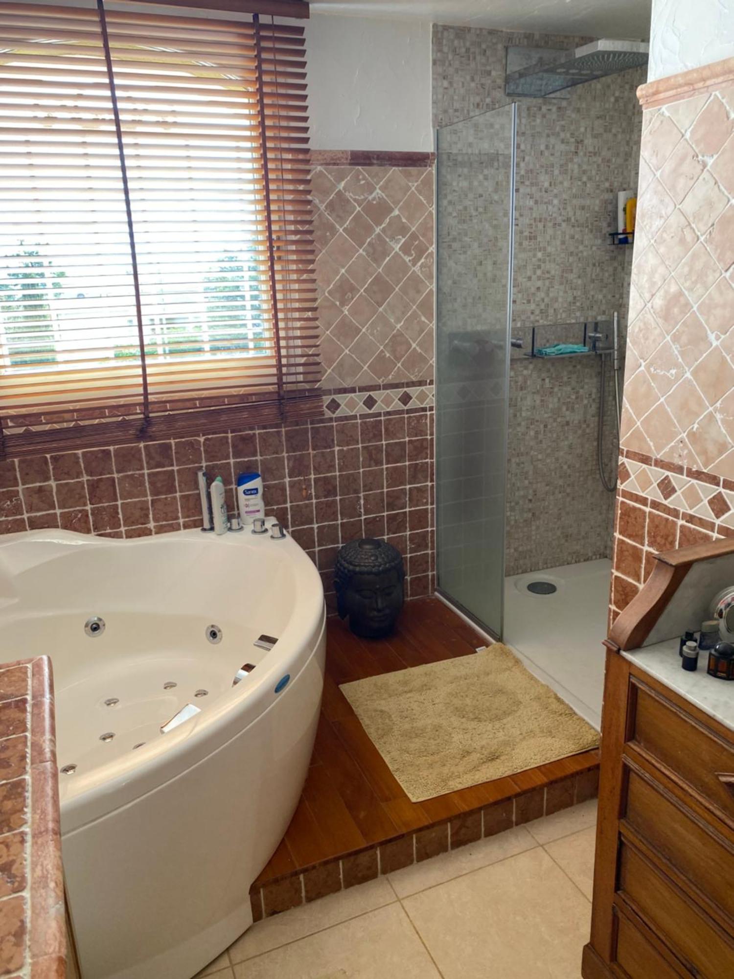 Villa Goonie Ле Исамбр Екстериор снимка