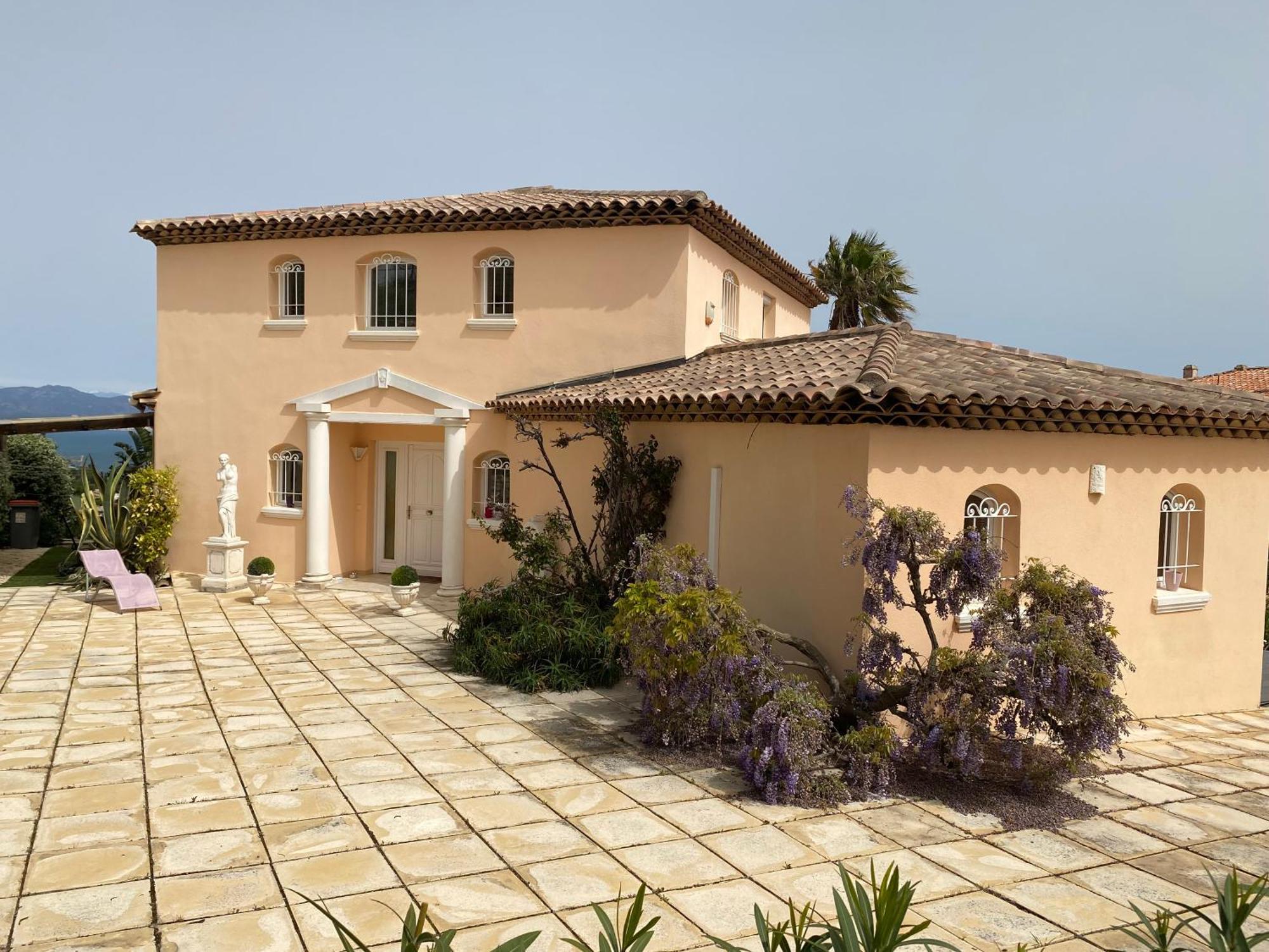 Villa Goonie Ле Исамбр Екстериор снимка
