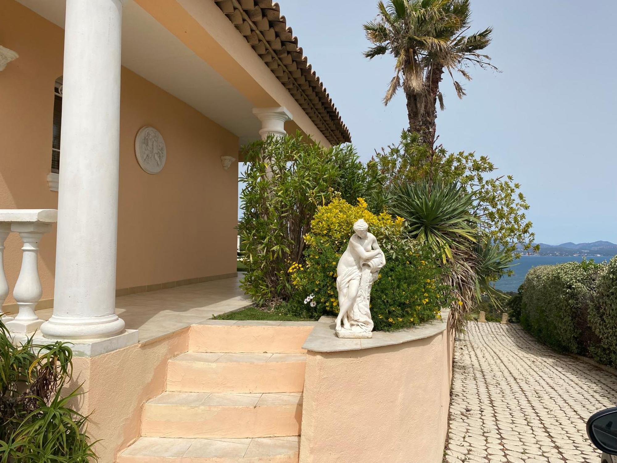 Villa Goonie Ле Исамбр Екстериор снимка